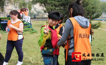 幼儿园教师团队凝聚力拓展训练