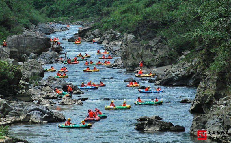 平顶山尧山大峡谷水上漂流团建活动